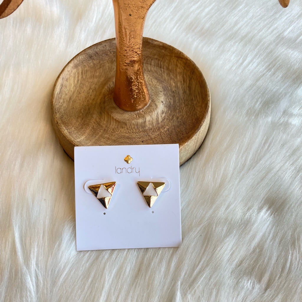 Nwt Landry Gold And White Pierced Earrings 18$
